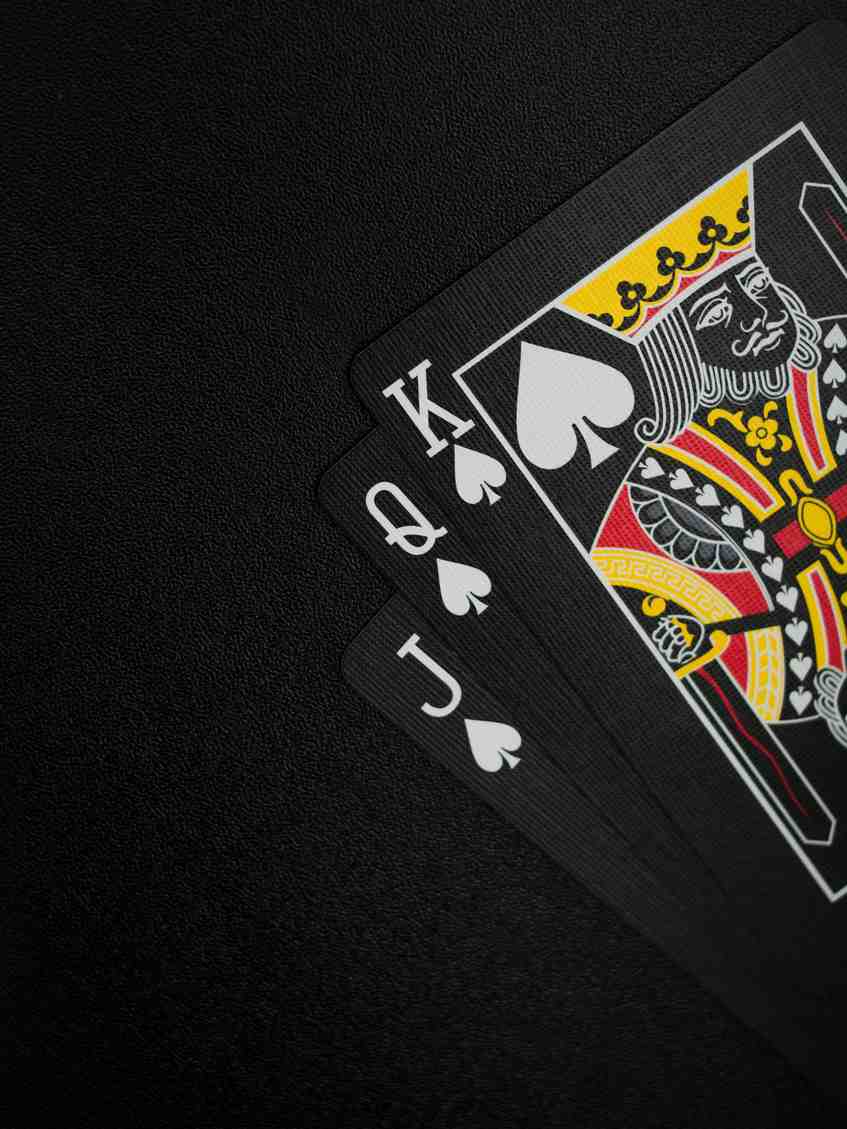 How Online Casinos Balance Entertainment and Risk